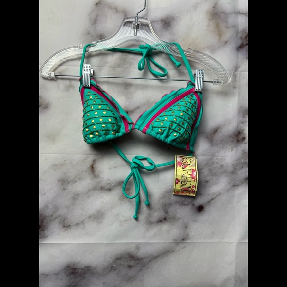Surf side woman’s Bikini top - Picture 1 of 16